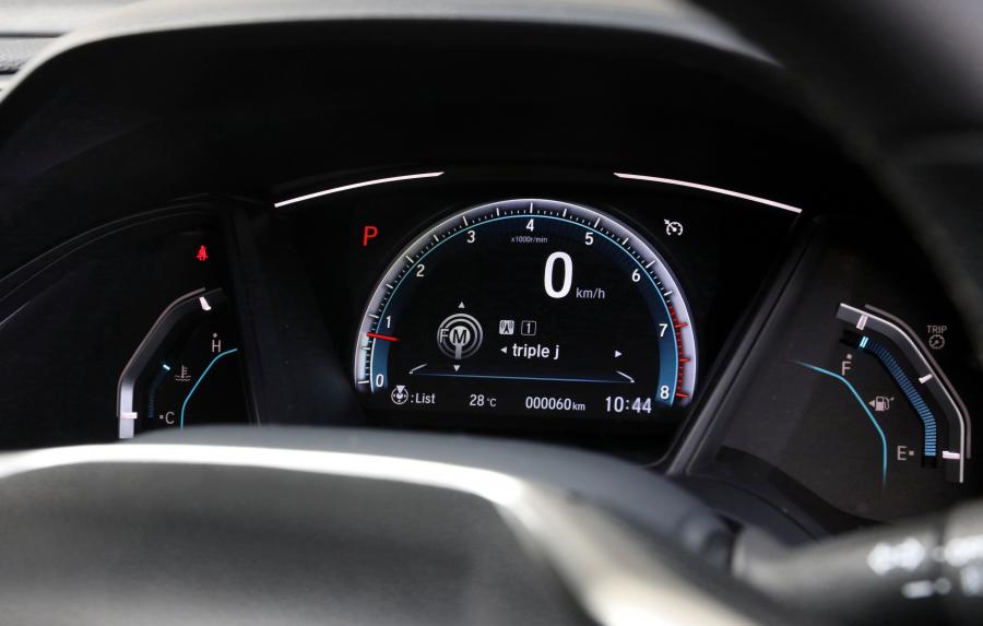 Панель приборов Honda Civic VTi-S Sedan (FC) 2019 года  (AU) (фото 22 из 28)